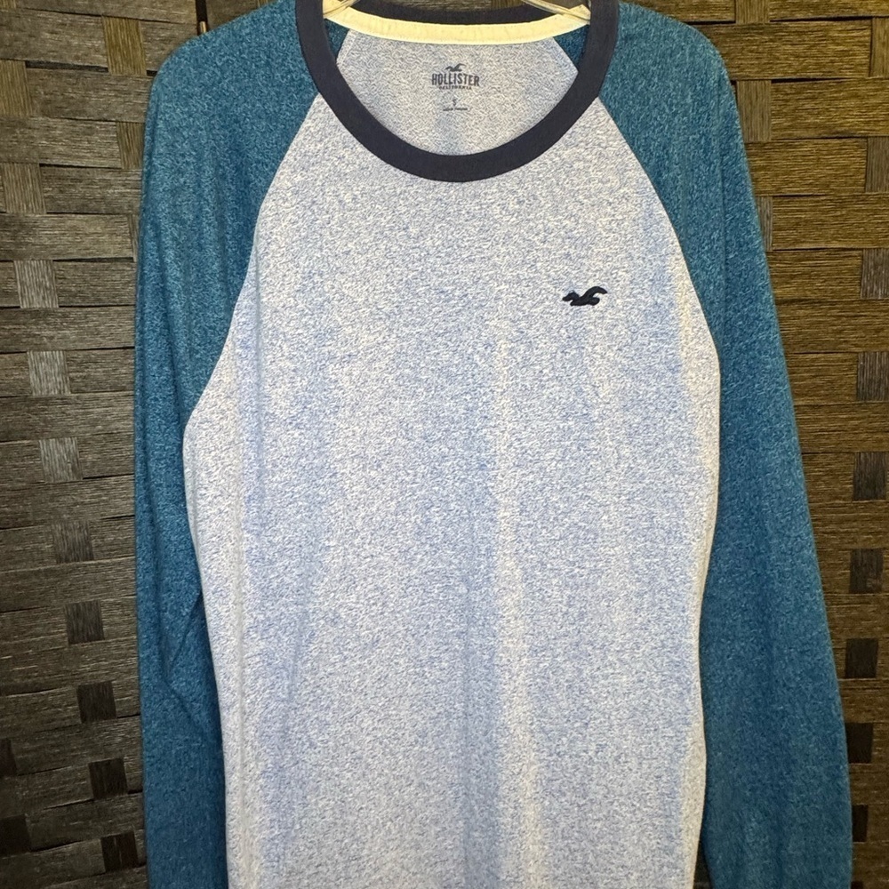 Hollister Men's Teal and Light Gray Long Sleeve Shirt